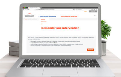 Ordinateur avec la page internet